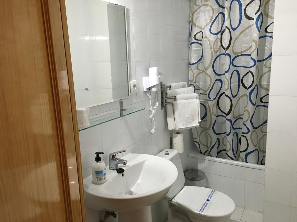 Hostal טרס קנטוס מראה חיצוני תמונה