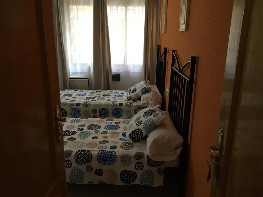 Hostal טרס קנטוס מראה חיצוני תמונה